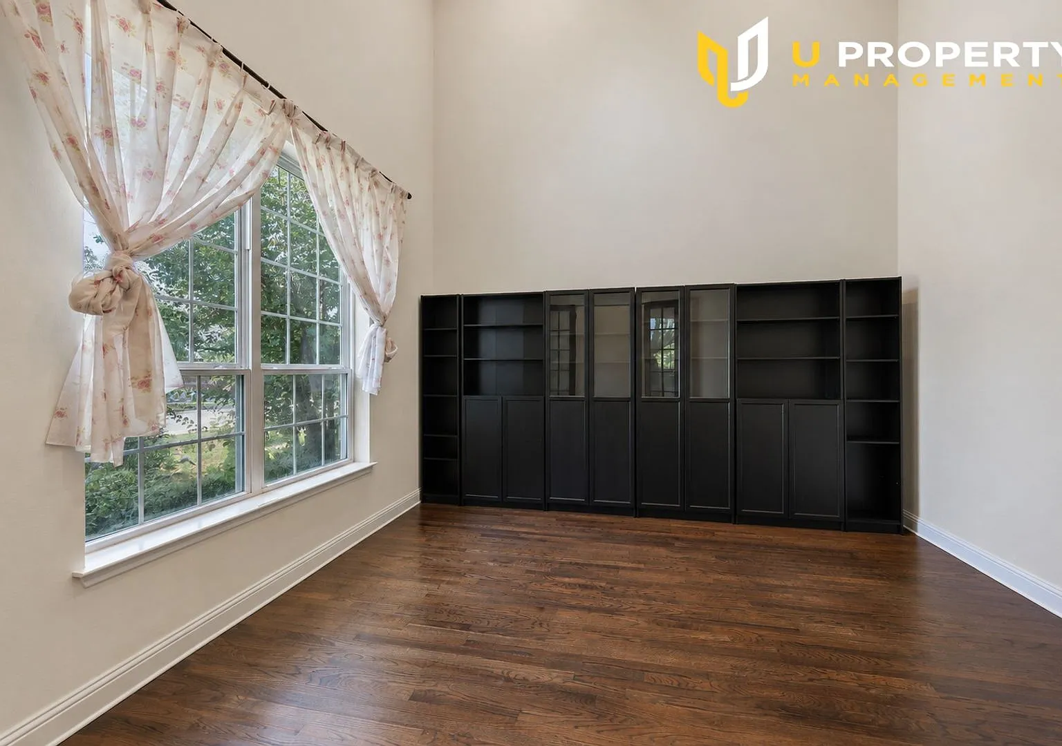 Stunning 5-Bedroom Home in Prestigious Gated Community in Frisco! — Photo 3