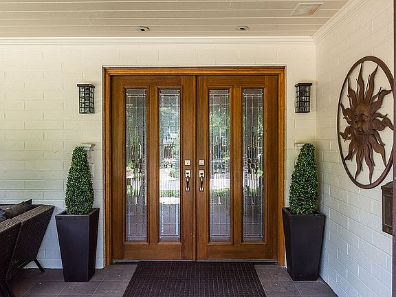 5th image of 216 Wisteria Dr