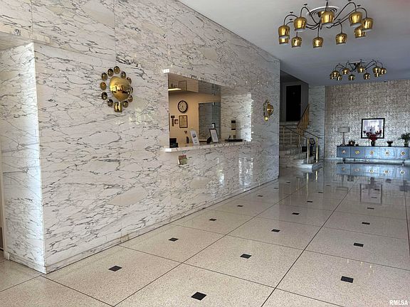 2nd image of 718 S 7th St APT 1106