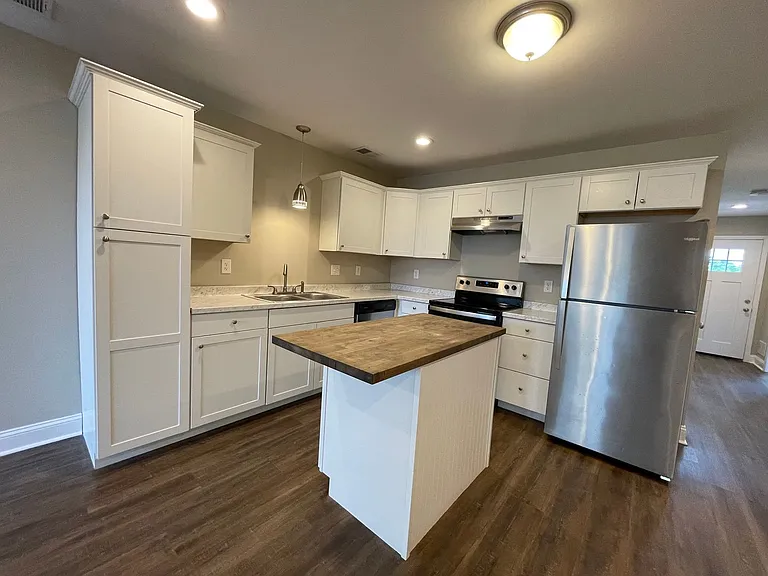 830 Bryan Ave — Photo 3