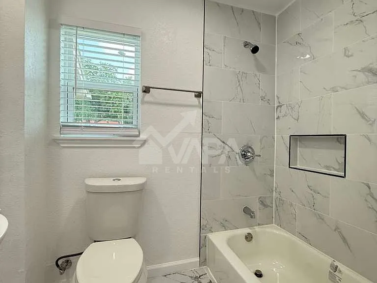 242 Glamis Ave — Photo 14