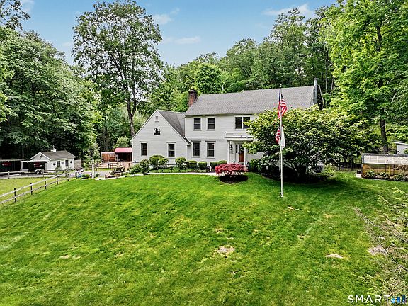 2nd image of 9 Fox Hollow Lane