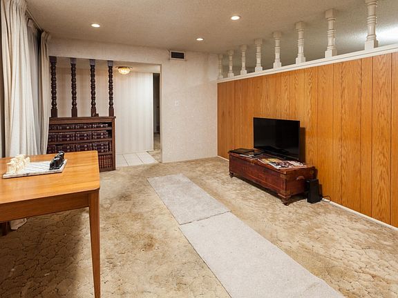4th image of 2324 Los Bentos Dr
