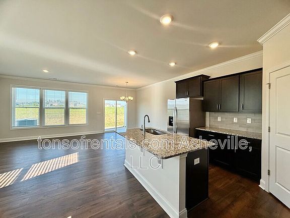 5th image of 216 Valley Breeze Rd