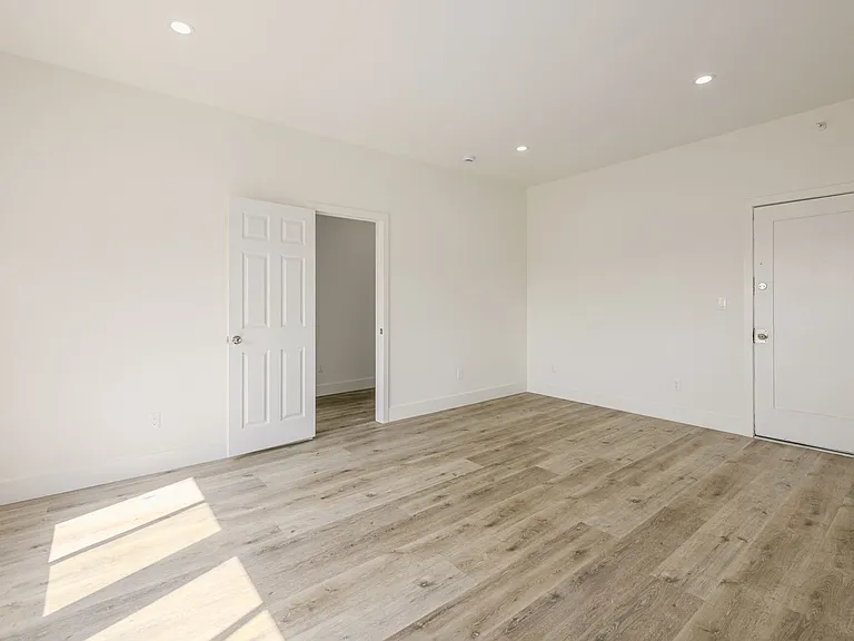 1623 N Mariposa — Photo 27
