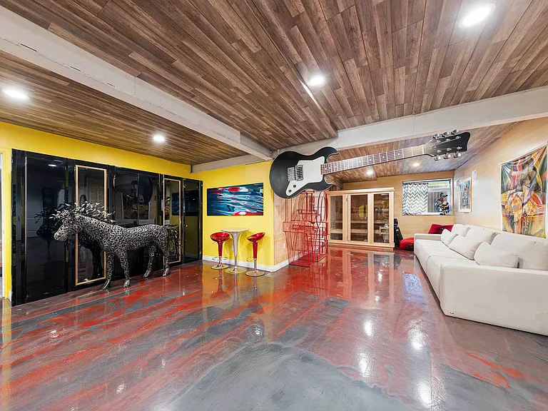 142 Hoover Dr — Photo 43