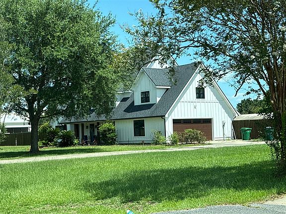 3rd image of 903 N Prairieview Dr