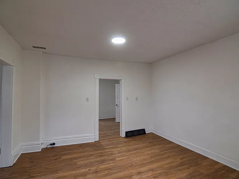 305 Hone Ave — Photo 7