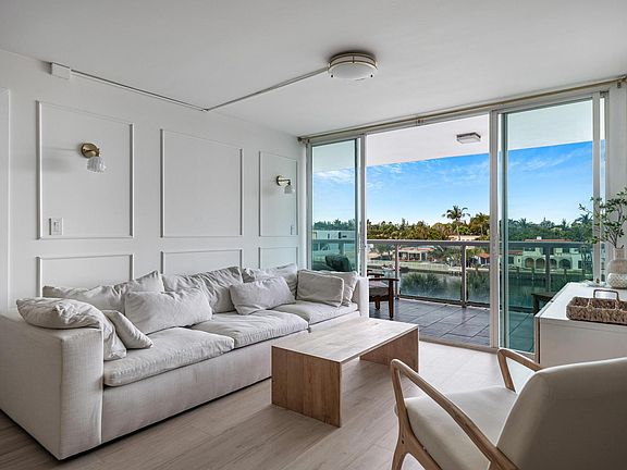3rd image of 3411 Indian Creek Dr Penthouse 1