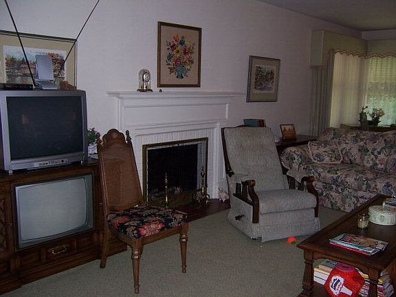 3rd image of 303 Pine Dr NW