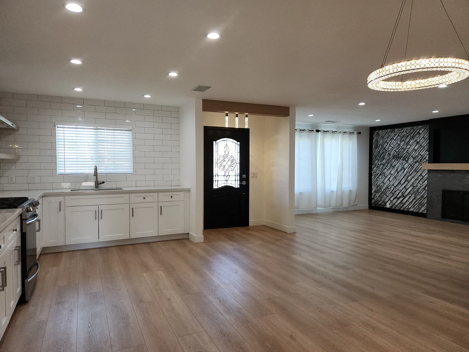 3 bed, 1152 sqft, $2,000 — Photo 4