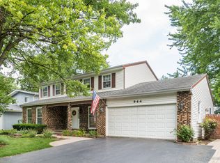 944 Creekside Cir, Naperville, IL 60563