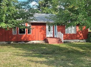 1006 Cedar River Dr, Waverly, IA 50677