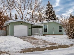 180 N Maple Court Cres SE, Calgary, AB T2J 1W1