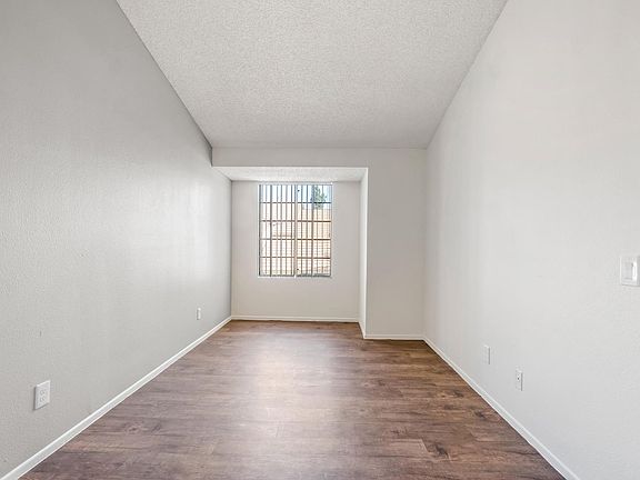 5th image of 709 W Stetson Ave