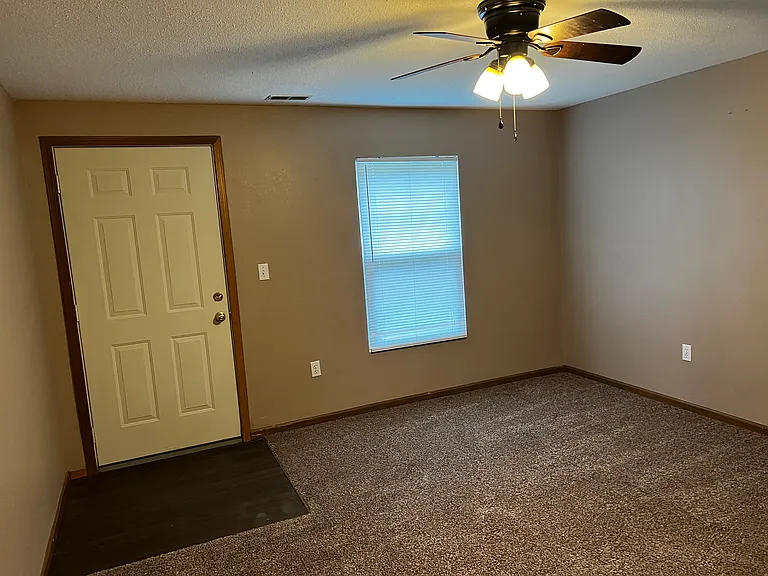 875 Lester Ave — Photo 10