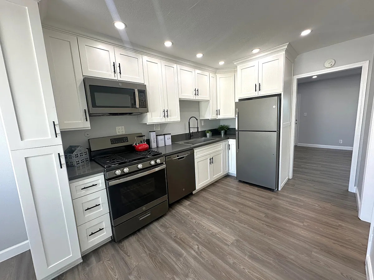 Floor plan 1 Bed 1 Bath Renovated Upstairs Unit