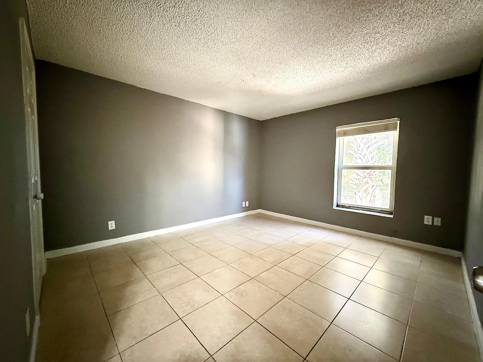 2 bed, 1.0 bath, 990 sqft, $1,700 — Photo 4