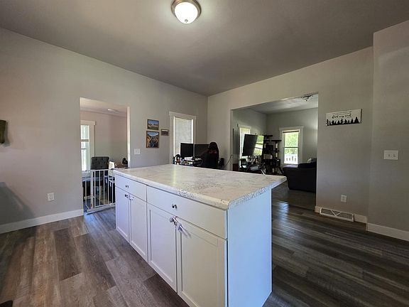 3rd image of 607 S MILLER STREET