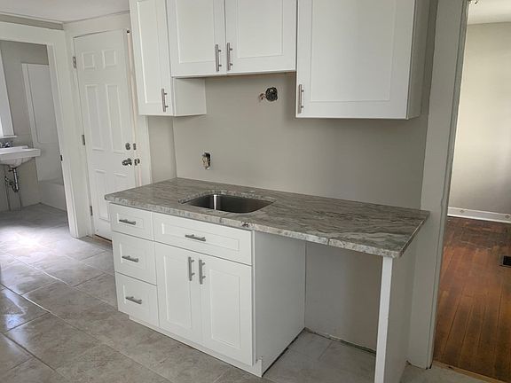 2nd image of 40-42 School St