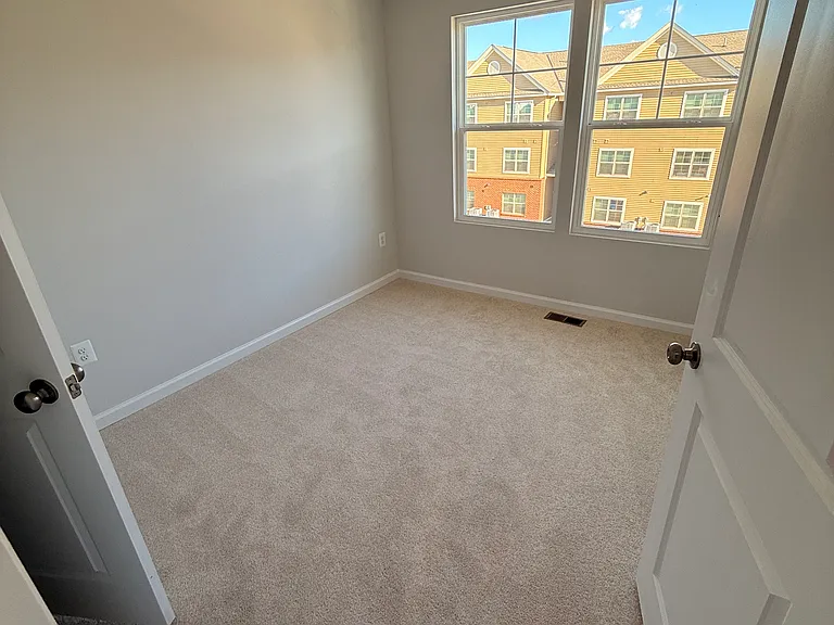 121 Oldfield Dr — Photo 31