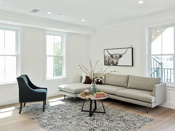 4th image of 161-163 Leyden St #163-3