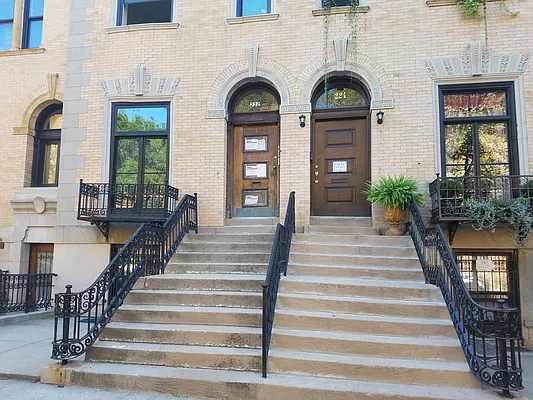 Rented by Bruma Realty LLC | media 36