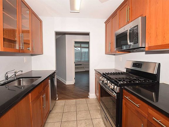 2nd image of 130 Post Ave APT 313