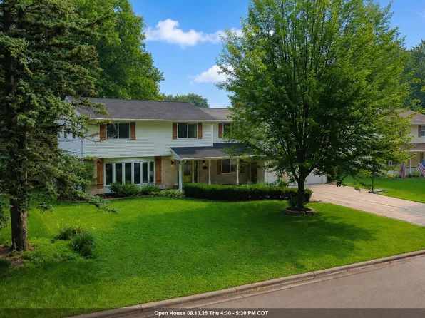 559 Hilltop Dr, Green Bay, WI 54301