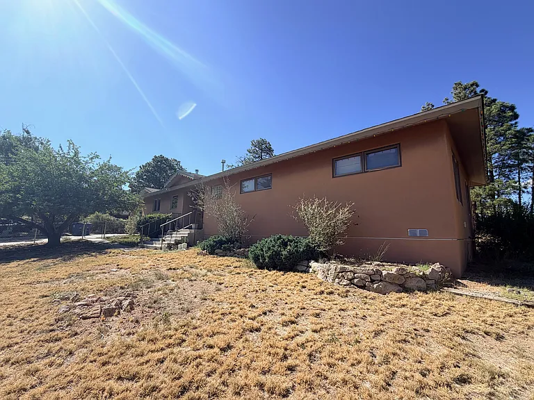 2900 Arizona Ave — Photo 2