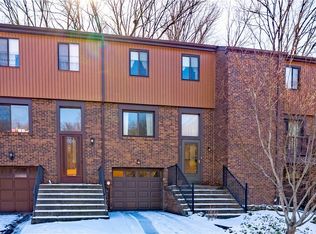316 Benson Cir, Pittsburgh, PA 15227