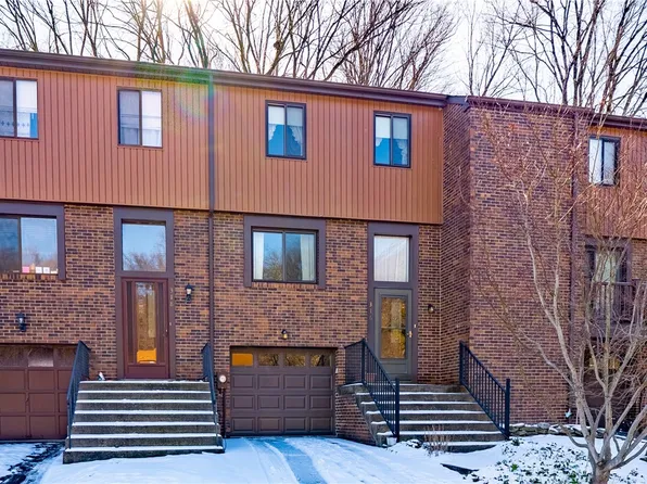 316 Benson Cir, Pittsburgh, PA 15227