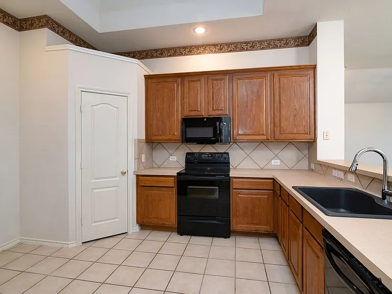 1621 Oak Brook Ln — Photo 14
