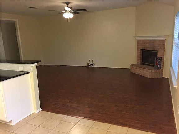4th image of 877 W Lynn Creek Dr