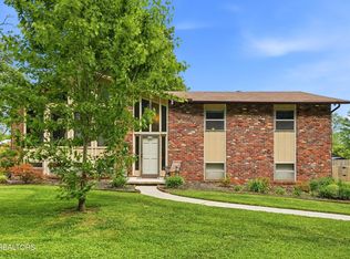 824 Sanders Rd, Knoxville, TN 37923