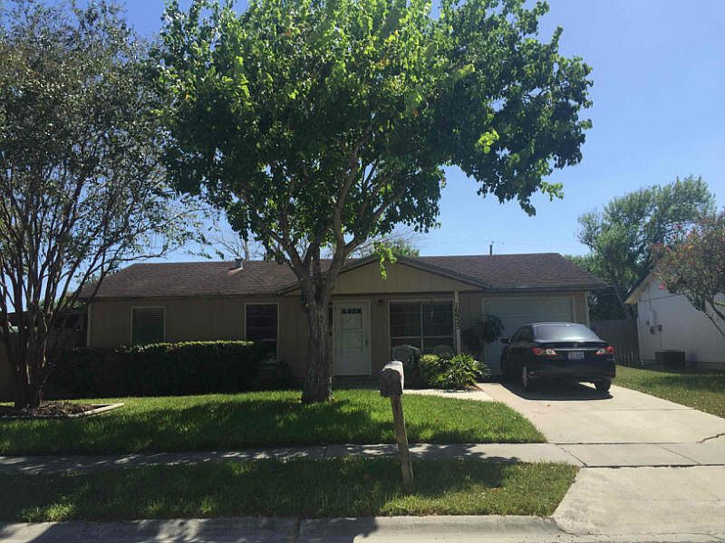 1st image of 10925 Gates Ln