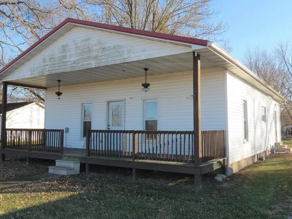 309 W 2nd North St, Tamaroa, IL 62888