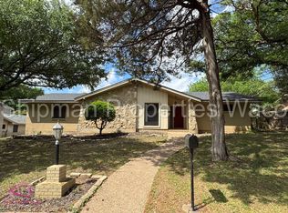 128 Wooded Crest Dr, Woodway, TX 76712