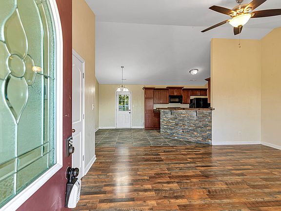 4th image of 307 Rowland Ct