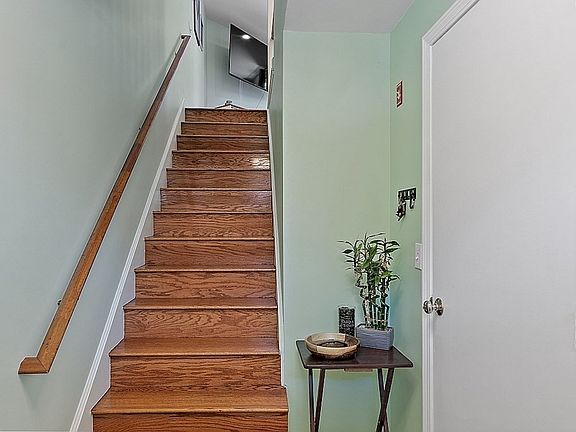 5th image of 215 Morgan Dr