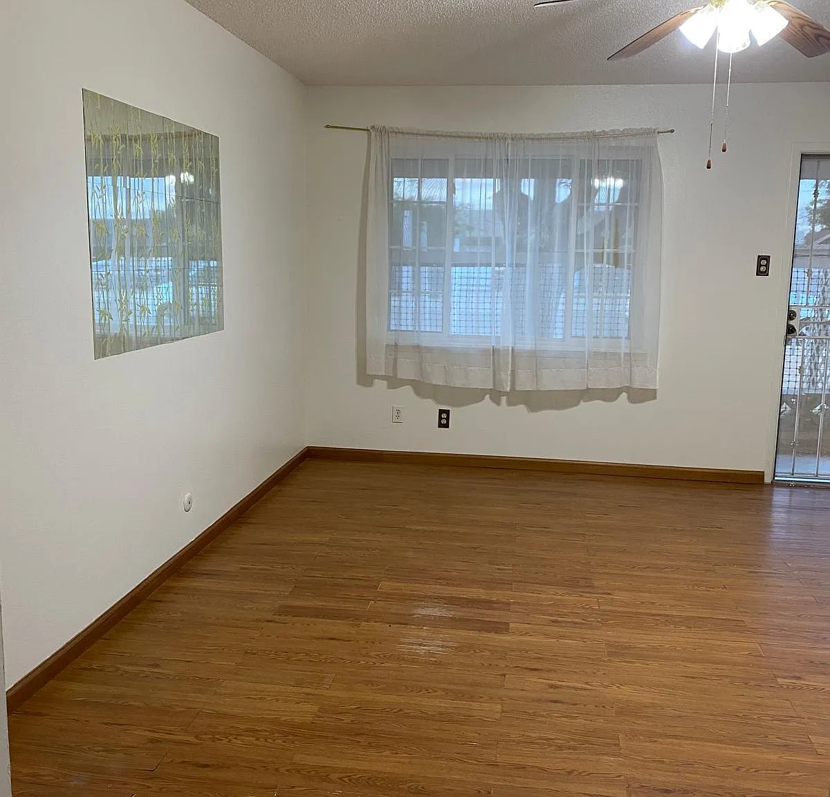 3 bed, 900 sqft, $1,200 — Photo 3