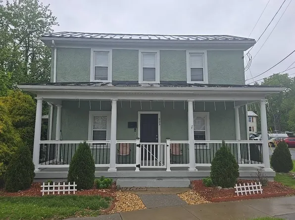 223 N Buckmarsh St, Berryville, VA 22611