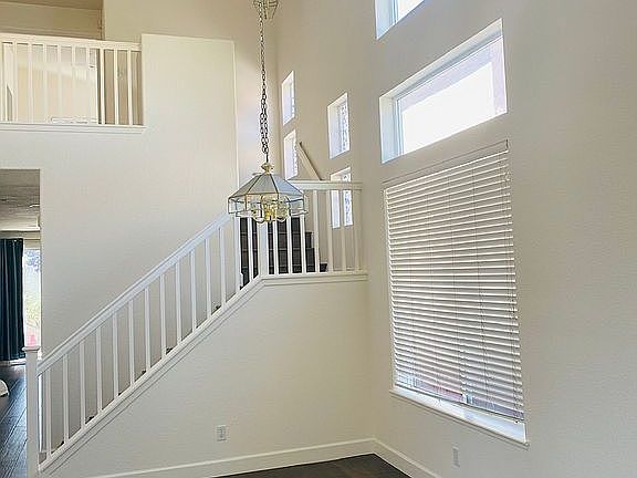 4th image of 34766 Klondike Dr