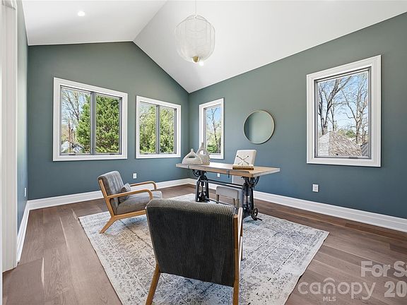 3rd image of 1423 S Wendover Rd