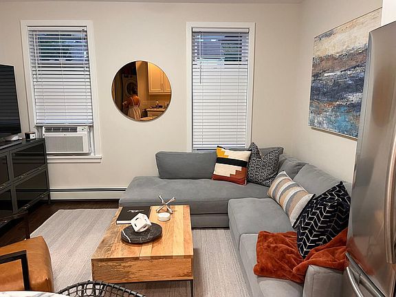 4th image of 43 Clarendon Ave #1AB