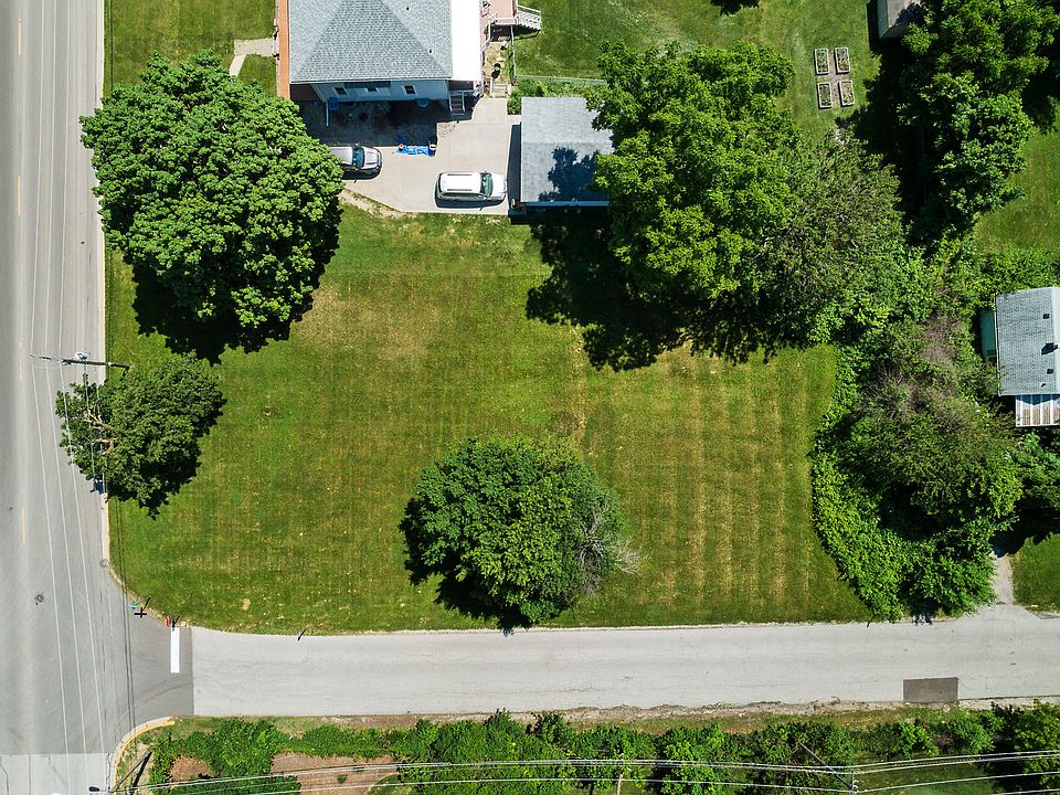 2nd image of 1350 Prairie St