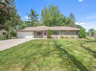 425 Laurie Rd E, Maplewood, MN 55117