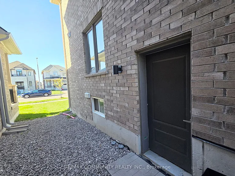50 Northrop Ave #BASEMENT — Photo 2