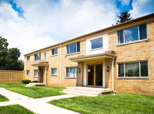 Monon Court, Managed by Buckingham Monon Living, Indianapolis, IN 46220
