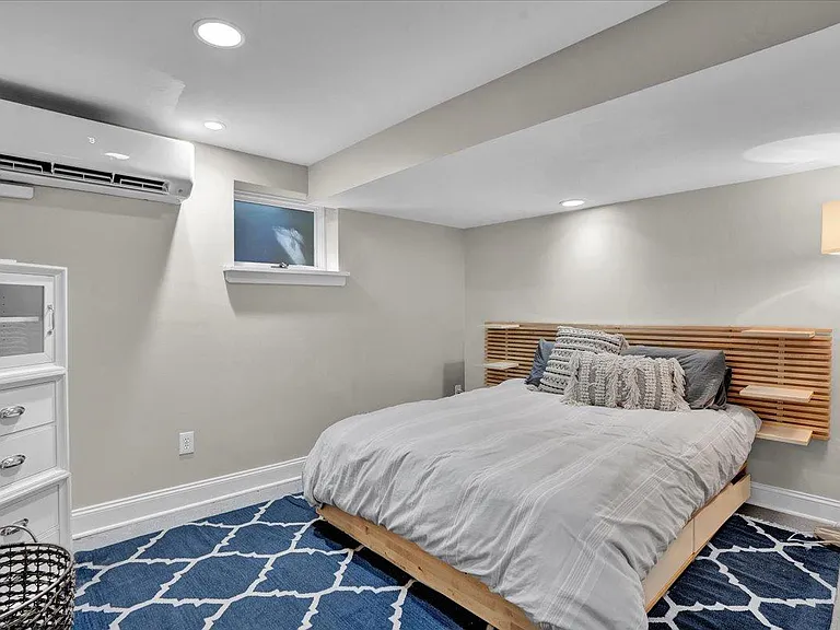 Lower level, #1 Au Pair or In Law Suite, queen bed